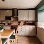 Walker's Cottage, בית נופש *